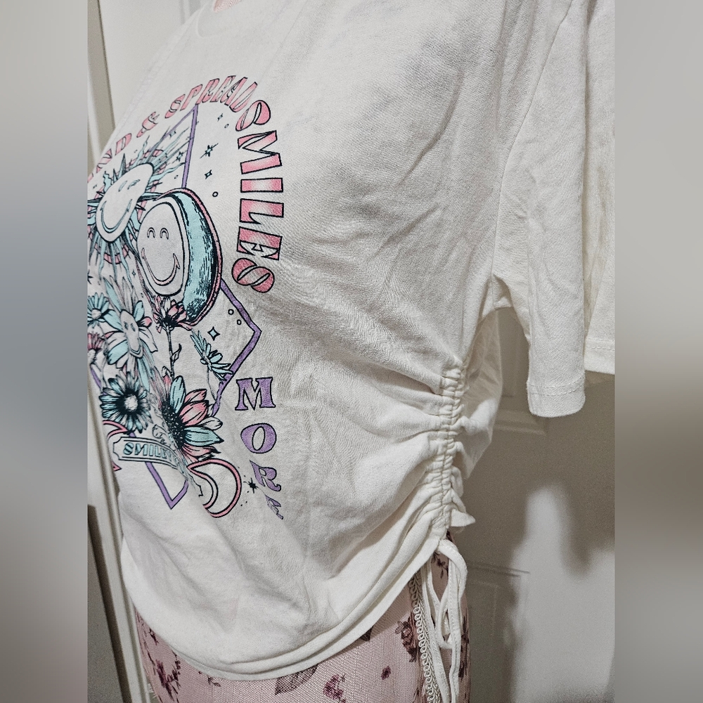 Grphic Tee Bundle - Picture 3 of 12